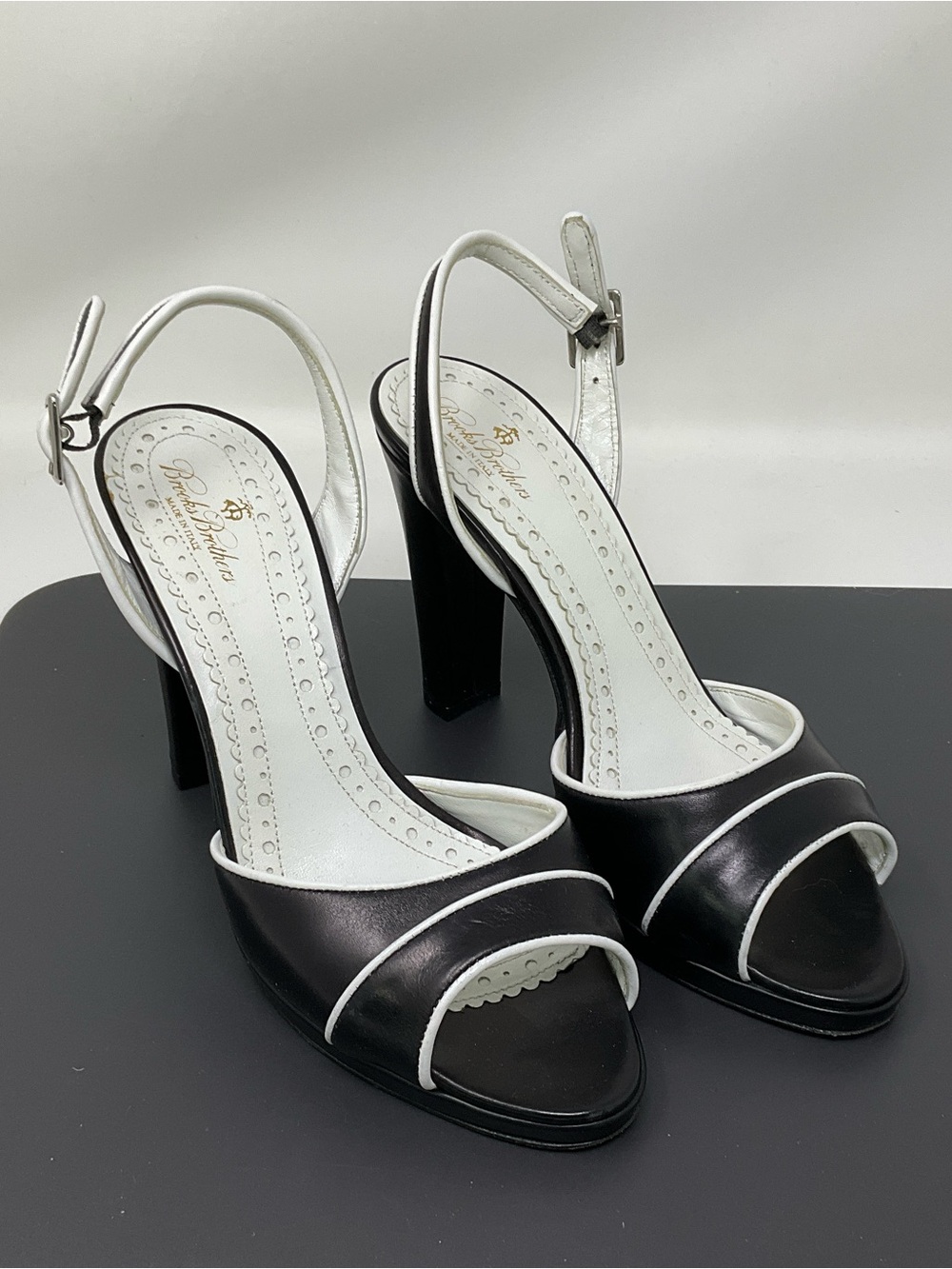 Brooks Brothers Made in Italy Black White Leather Slingback Peep Toe Heels sz 7